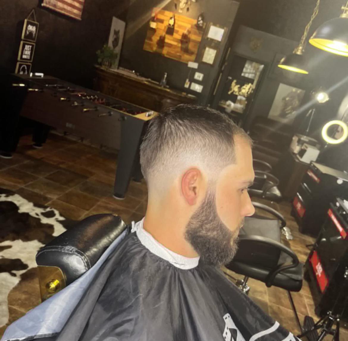 Corte con cabello rizado